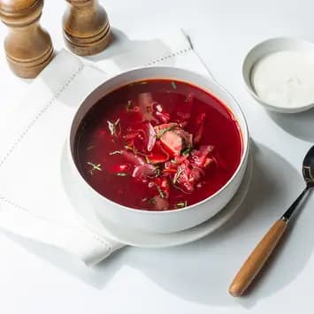 Борщ с говяжьими щёчками